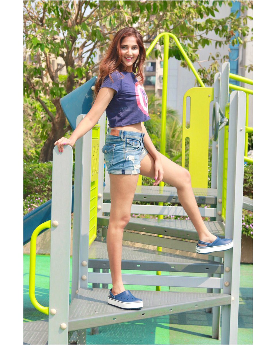 mahhimakottary's tweet image. Step into my life &amp;amp; walk the life i’m living..then you will understand how comfy these CROCS are from @CrocsIndia ! 😀 #platformcollection #crocsin ⠀⠀⠀⠀⠀⠀⠀⠀⠀⠀⠀⠀⠀⠀⠀⠀⠀⠀⠀⠀⠀⠀⠀⠀⠀⠀⠀⠀⠀⠀⠀⠀⠀⠀
⠀⠀⠀⠀⠀