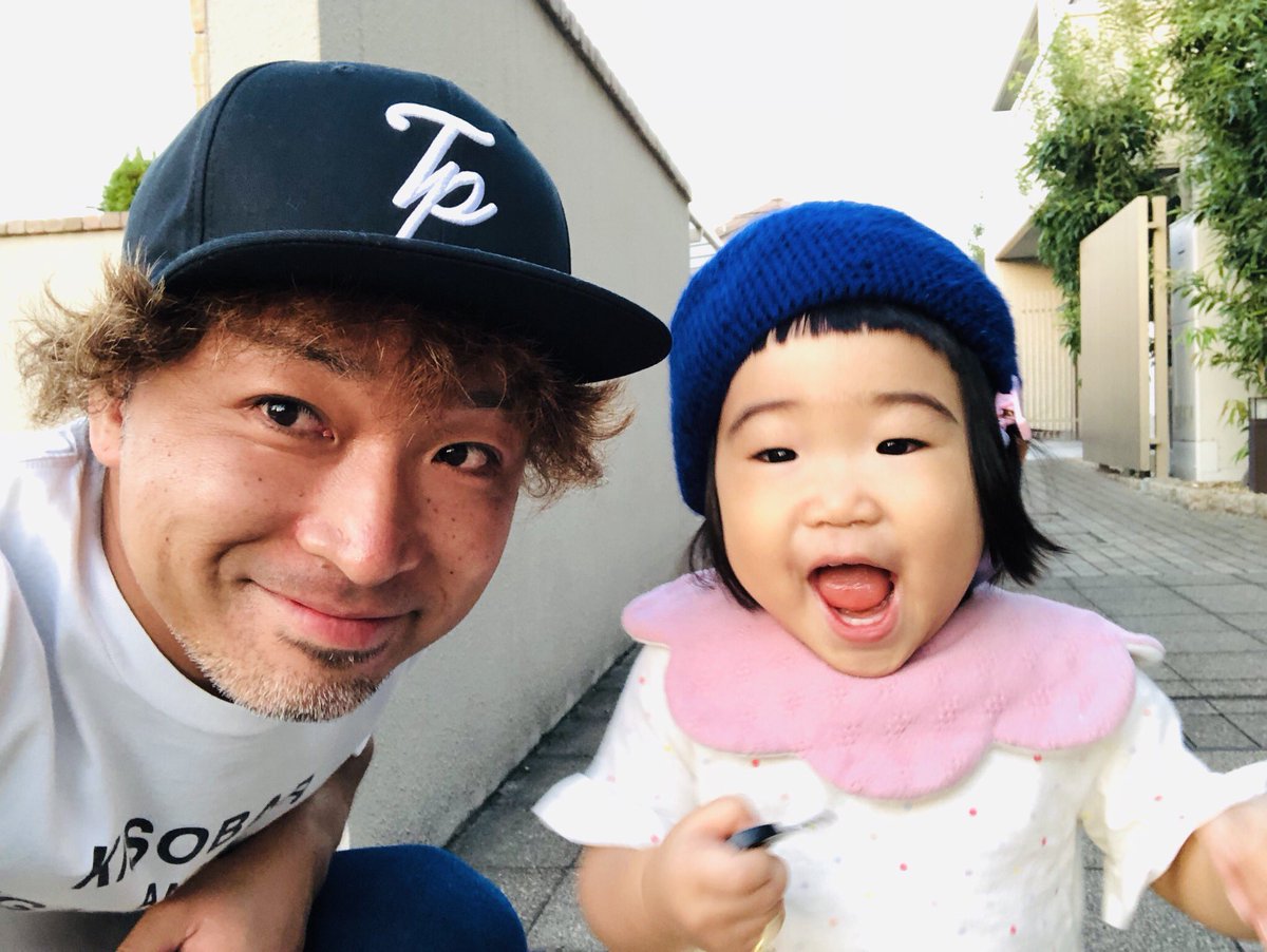 Miyake7351's tweet photo. 今日は初めて自転車でお迎え行ってきました。電動自転車はやーー!こぎ出しスムーズーー!もちろん頭は #TANERA です!初めて被ったのがお迎えとかええやん!何がや!というわけでキャップサイコーです!
#Keisukeokunoya #ミヤケナノア https://t.co/RQhEuL3Vwg