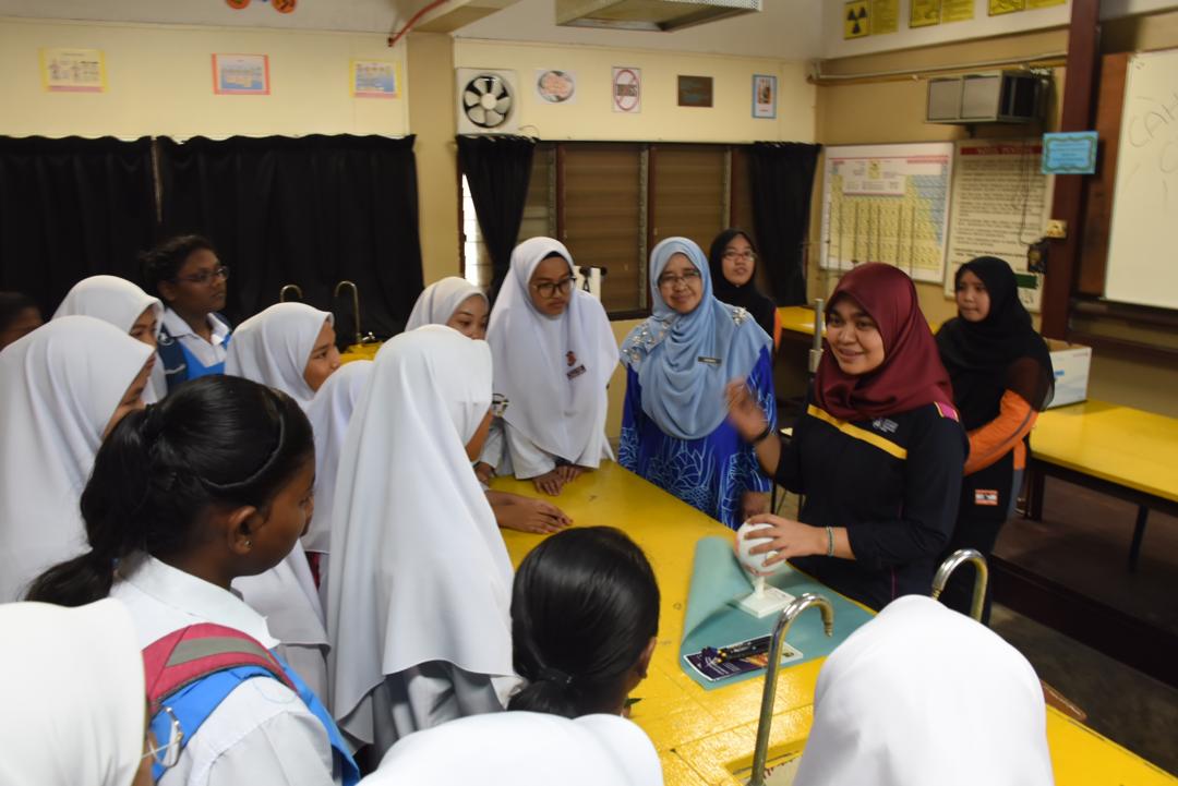 STEM_fsk's tweet photo. Modul “Cahaya Cinta” oleh Jabatan Optometri https://t.co/oilRwKzUPo