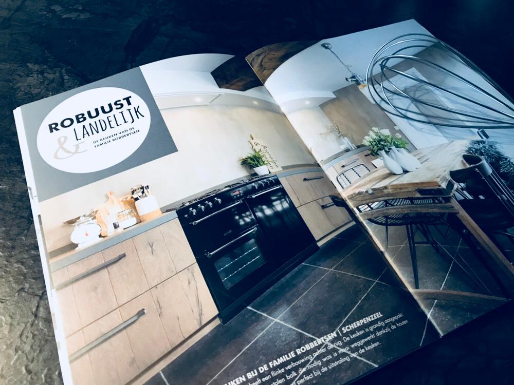 Alweer de vijfde editie van het Velthuizen Keuken Magazine! Een aanrader wanneer je op zoek bent naar inspiratie voor je nieuwe keuken. Vraag het magazine aan via velthuizenkeukens.nl/aanvragen-maga… #keukens #inspiratie #magazine