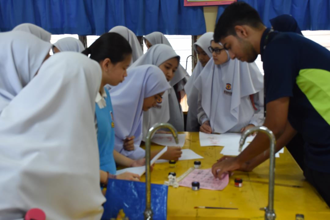 STEM_fsk's tweet photo. Modul “Keajaiban Tapak Kaki” oleh Jabatab Fisioterapi https://t.co/3Z5IpGCmHU