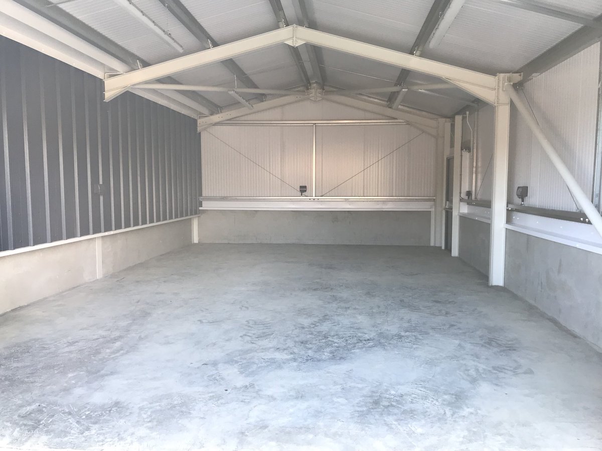 BaldwinConstruc's tweet image. We transformed an old dilapidated Farm building into this stunning classic car store. Old building stripped back to the frame, shot blasted, painted and then rebuilt into what it is today. #farm #industrial #construction #steel #frame #concrete