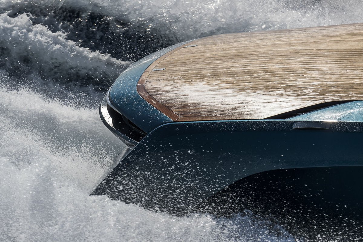 QYachts's tweet photo. New Month. New Start. New Drive. 
#AM37 #DrivetheWaves #astonmartin #QuintessenceYachts https://t.co/FmipHlsSV9