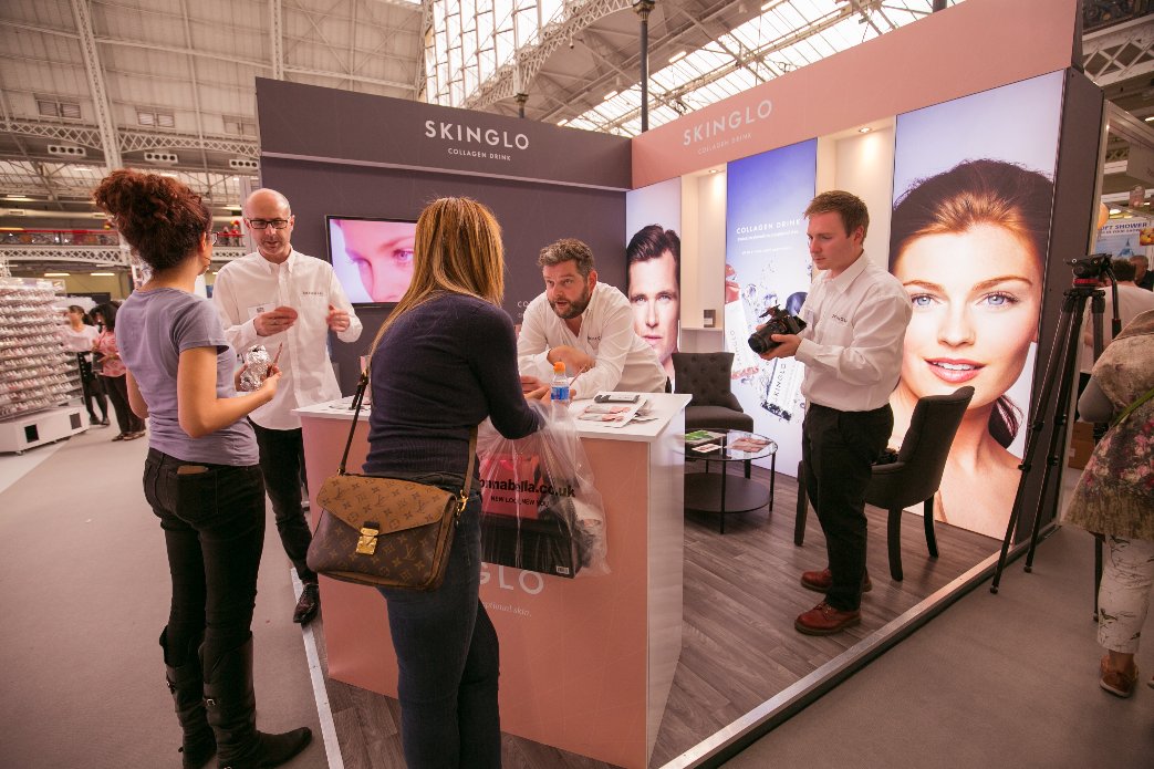 JETProductions1's tweet photo. Exhausting but exciting day yesterday down at the @olympiabeauty exhibition supporting the launch of #SkinGlo

It's also on today so if you get chance I would definitely you recommend the visit as there's lots to learn and a wide variety of products/ services on offer! https://t.co/aTtHs1vgrf