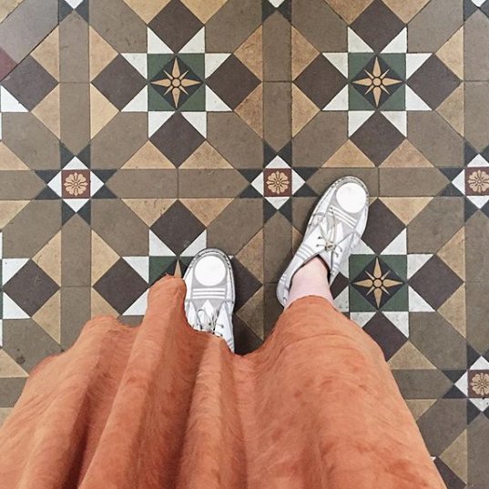 PATTERNITWEET's tweet photo. WALK THIS WAY
Thanks to @gaelwelstead for sharing her #PATTERNITYStudio @clarksoriginals out and about! The geometry of our trademark print matches well with the city tiles!
Visit https://t.co/JqJ8sxjo7J to learn about one of our first fashion collaborations
#wearablepatterns https://t.co/gln8kmt2Ak