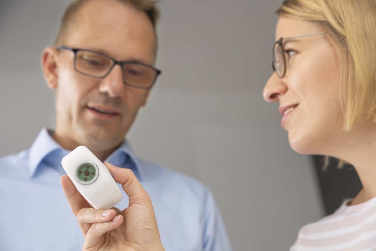 BASF's tweet photo. Seems like magic: measure food ingredients without opening the packaging, analyse textiles without destroying the clothes… But it's pure innovation - called Hertzstueck! Learn how at https://t.co/2WRmRY3bum #hertzstueck #reason4optimism https://t.co/P8jCoCjv4A