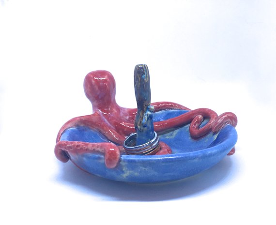 ZenCatPottery's tweet photo. Store your Jewelry!  https://t.co/b9QbIidCj0 #etsyhandmade #etsy #ceramics #Ringdish #ringcone https://t.co/5HUAz4oxcz