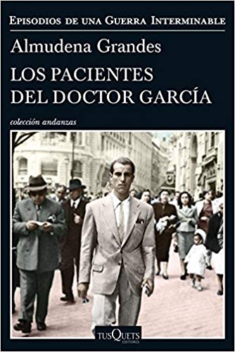 TheEsseBooks_ES's tweet photo. “La esperanza acababa de morir y había dejado un huérfano que necesitaba llorarle, celebrar su duelo, despedirla dignamente”
«Los pacientes del doctor García», @AlmudenaGrandes
(@TusquetsEditor)
➡️https://t.co/nV5dguYuoS
#TheEssentialBooks / #Top2017 https://t.co/aFXp82H7XJ