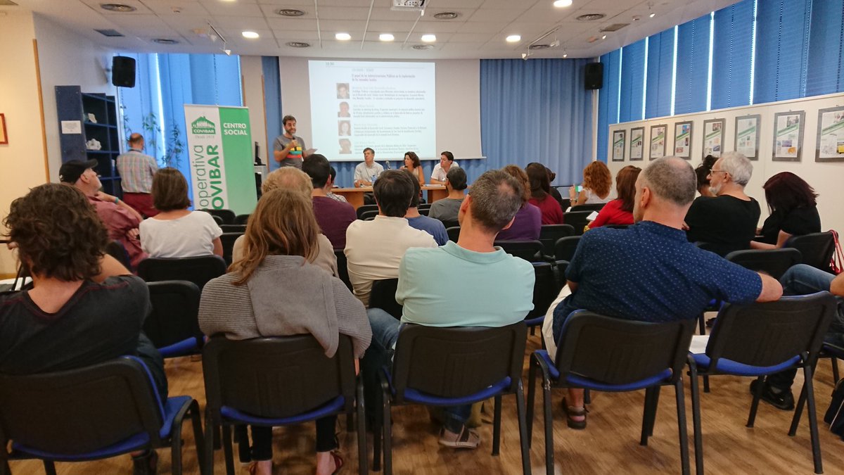 jlfernandezps's tweet photo. Un verdadero placer compartir en #Rivas un debate-coloquio con excelentes experiencias de #MonedaLocal desde la #AdministraciónPública: La Grama https://t.co/OZogIKC8sK de #santacoloma, la @MonedaVaramedi de #Zafra y la @monedaossetana de #SanJuandeAznalfarache #EMS18 https://t.co/6Uhm5HI8h5