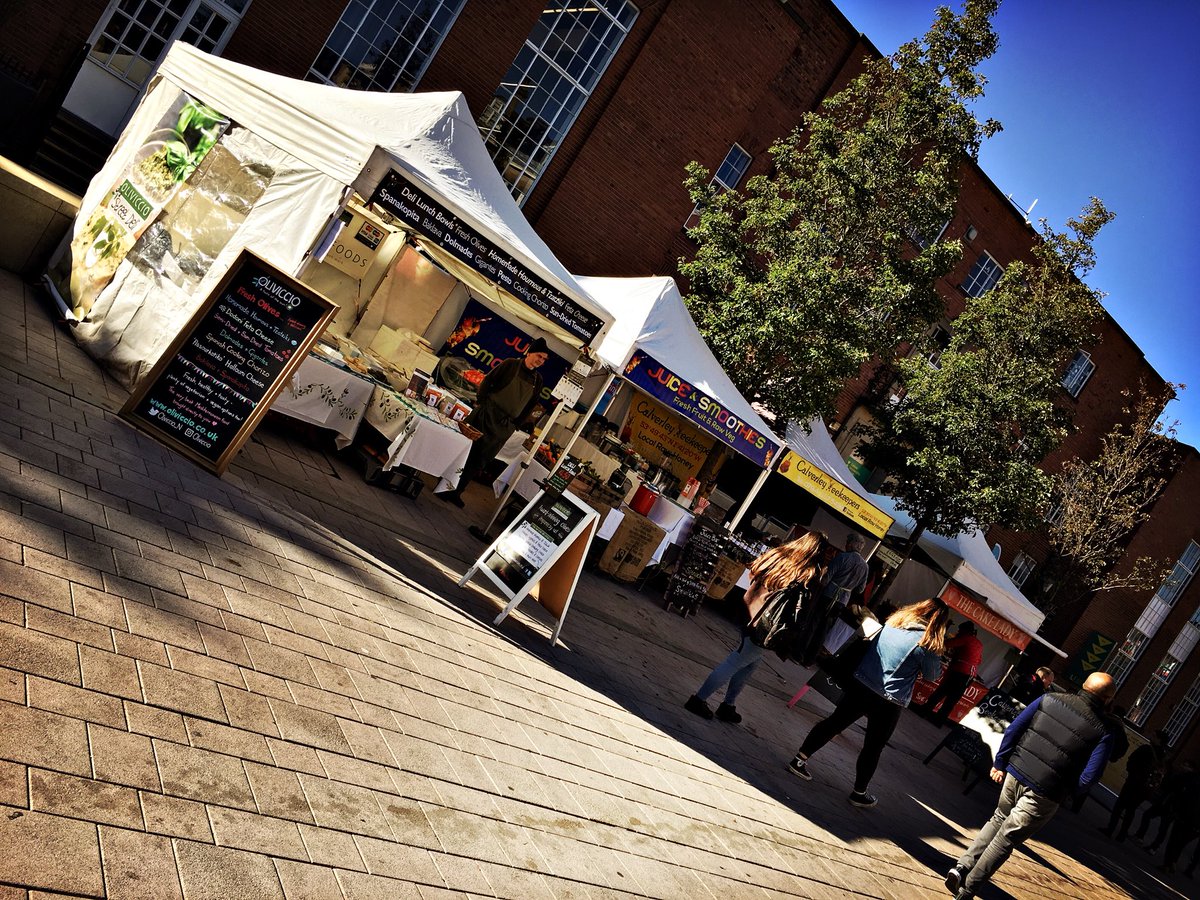 LUUFarmersMkt's tweet photo. Hello @UniversityLeeds! Happy first day of the new academic year, everyone. Here’s to a good one for you all. It’s the 1st #MarketMonday of the year too, &amp; it’s a gorgeous day for a stroll, so pop down &amp; see what’s on offer. Loads of choice, and right outside @LeedsUniUnion til 4 https://t.co/uEOk3wUXMf