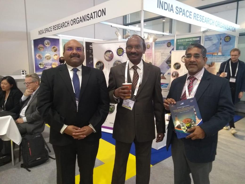 vivekpandit71's tweet photo. FICCI Delegation at the 69th IAC, BREMEN, with Dr. K Sivan, Secretary, DoS and Chairman, ISRO @ficci_india  @isro @AntriX_India #indiaspacetech https://t.co/x4tCiIAwLp
