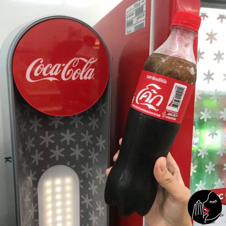 RooyoungTH's tweet photo. 🥤 #รู้ยัง โค้กวุ้นทำง่ายๆที่ 7-11 แล้วว มีของเล่นใหม่เพิ่มอีกหนึ่ง ลองไปทำดูเด้ออ แต่ว่าจะมีแค่ 7-11บางสาขาเท่านั้นน้าาา
📍 แอดเจอที่ 7-11 CU Terrace นะค่ะ (ตึกยูไนเต๊ดสีลม , สยามกิตติ์ ก็มีน้าาา)
#RooYoung #ทีมรู้ยัง #CUTerrace #Coke https://t.co/Z9bIUADTRL