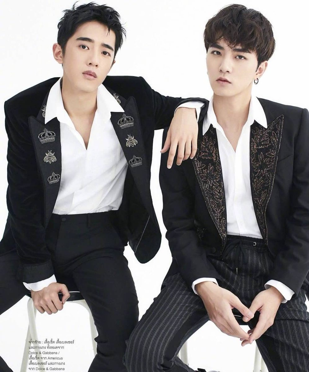 kuchigucci's tweet photo. (Cutipie Alert) 100118 #F4 on the covers of ELLE MEN Thailand Magazine Oct Issue. 💛 #DylanWang #DarrenChen #MGBirthdayBash  #MeteorGarden2018 #CaesarWu https://t.co/vDptpb3RzR