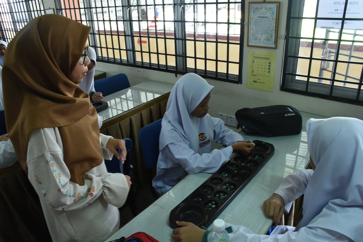 STEM_fsk's tweet photo. Modul “Mathneering Board Games” oleh Fakulti Sains, Komputer &amp; Matematik https://t.co/nAWcGlCRgi