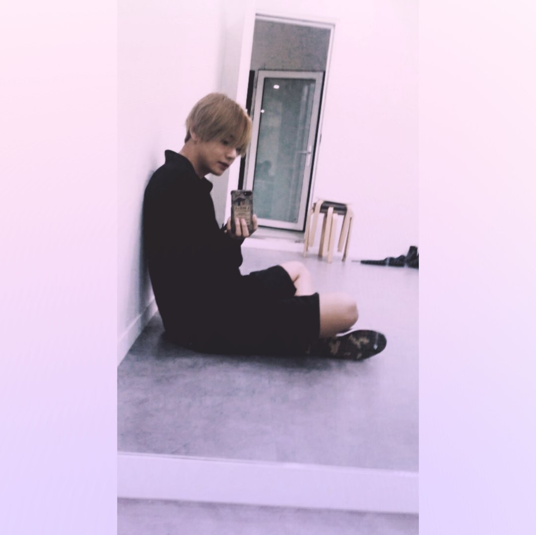 SC4RL3TWID0W's tweet photo. .  ·  · ✧  * .  . 　 Some people are magic, and some are just the illusion of it.| ·  *   ✫ * 　 ✧ *　　　* .  . 　✷  
  . 　　　   *   ✧ 　
　  . #ARMYSeIcaDay #arsd @BTS_twt https://t.co/nwhUWa1ihO