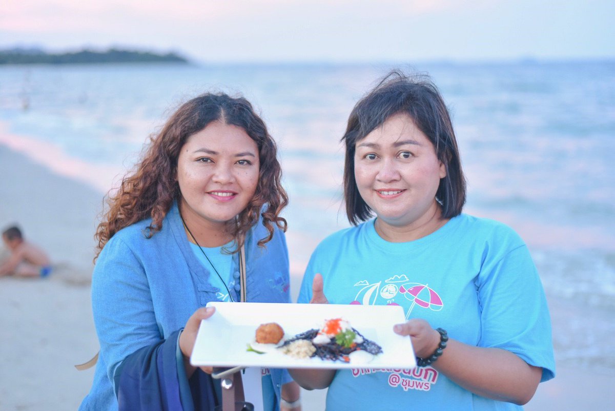 TATChumphon's tweet photo. ในนามของแอดมินและทีมงาน...พวกเราขอขอบพระคุณทุกท่านที่เข้ามาร่วมสนุกสนานไปกับพวกเราในงาน "ยกพลขึ้นบก2018" ...สุดท้ายก็หวังว่าเราจะได้กลับมาพบกันอีกในโอกาสหน้านะครับ #ยกพลขึ้นบก2018 #AmazingThailandGoLocal #AmazingThailand #งานเทศกาลอาหารทะเลพื้นบ้านเมืองชุมพร #การท่องเที่ยวแห่ง https://t.co/TZmmX9sxAf