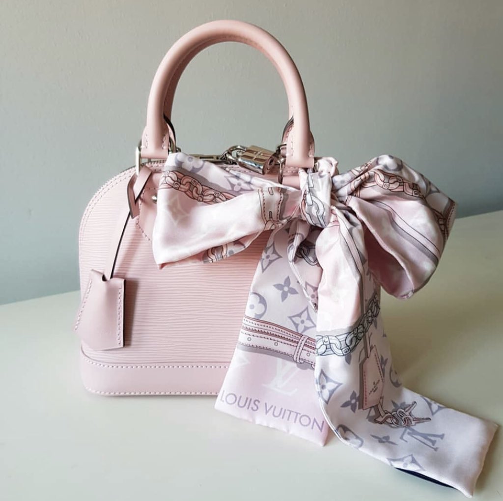 hermosaeyes's tweet image. 3 ways to accessorize your bag with a headband! 🎀💕👛