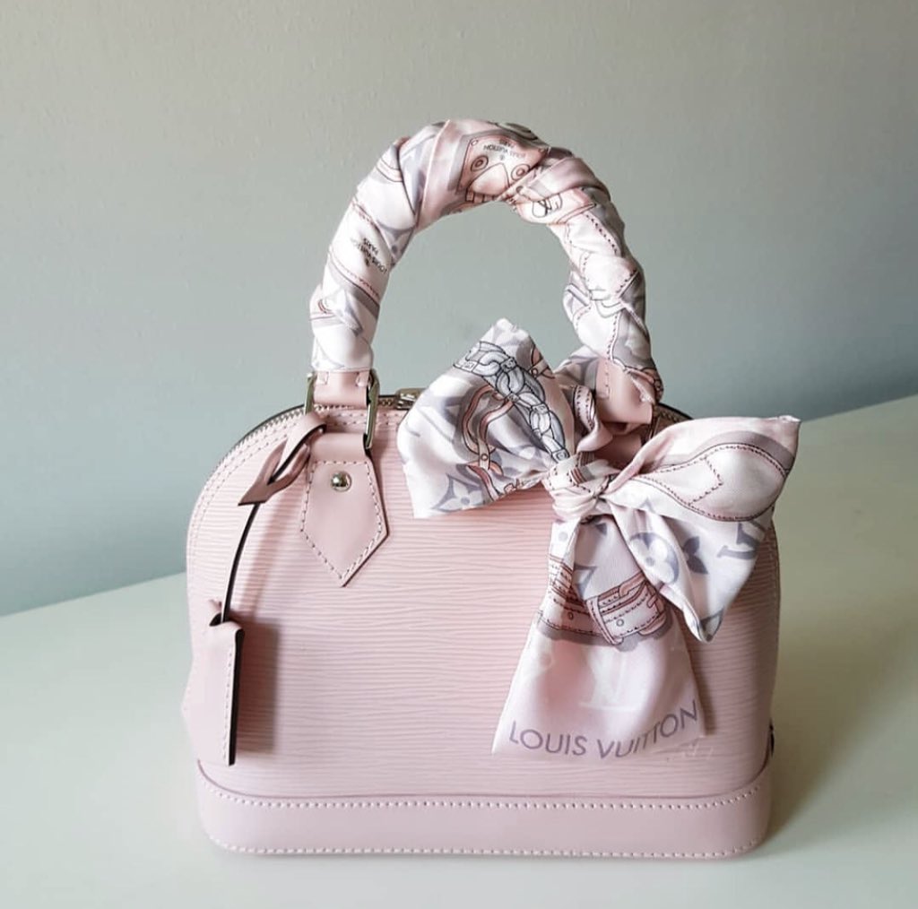 hermosaeyes's tweet image. 3 ways to accessorize your bag with a headband! 🎀💕👛