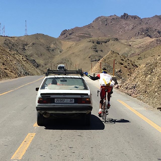BMSRally's tweet photo. Nothing wrong with a little help cycling to the Tichka pass 😂 . This can happen on your way to the desert #rallymarrakechsahara #morocco🇲🇦 https://t.co/CVq9EyoTT7 https://t.co/plL8bObeEG