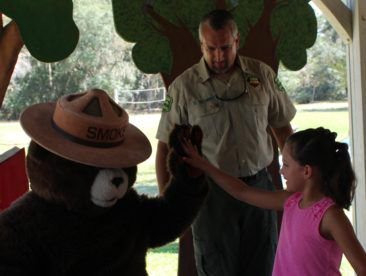 Read with Trees moves outdoors | StarkeJournal.com buff.ly/2y44EEl