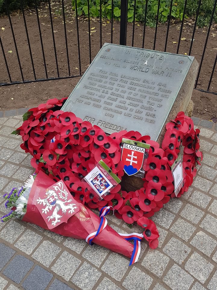 mafcsv's tweet photo. June 17th 2018 a wreath-laying ceremony @ Leamington Spa🇬🇧, on the 76th anniversary of the deaths in a Prague Church of the seven paratroopers.We will never forget! 🌺#CzechoslovakHeroes 🇨🇿🇸🇰 #Gabcik #Kubis #Anthropiod #Opalka #Hruby #Valcik #Bublik #Svarc 💐✌🏻#mafcsv https://t.co/eAsCyMUW07