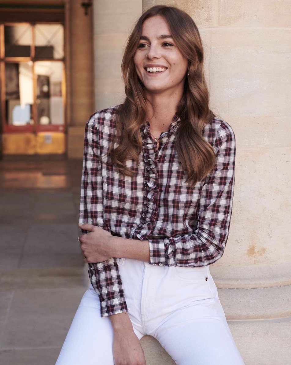 Sezane on X Comme un Lundi. Souriez avec notre Collection Automne disponible tout au long de la saison L envie du jour Paris a carreaux en chemise Solange sezane lavieparisienne