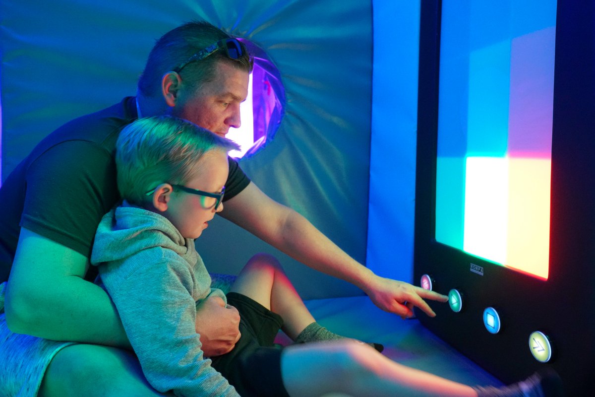 Gatwick_Airport's tweet photo. Our sensory room is open and is a UK airport first.

It's a calming and fully interactive space designed for passengers with autism, dementia or cognitive impairment to relax in before their flight.

Read more: https://t.co/gPmvfwAF07 https://t.co/qhvz5OXo0P