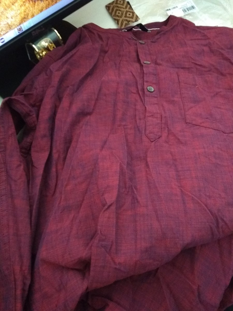ashwiniwalam's tweet photo. @maxfashionindia for the 1st time not happy with ur packing...  Worst packing till now. Received in this condition. https://t.co/IT8FA4LyjZ