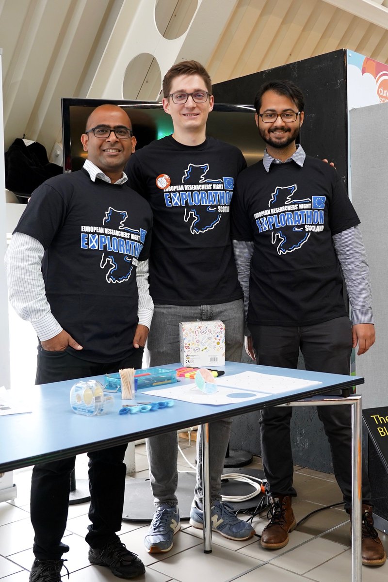 OpticManip's tweet image. Thanks to everyone who came along on Saturday (despite the fantastic weather!) to learn about the intersection of light and medicine. Thanks to group members @adria_escobet @philipwiji Yoshi Arita for running this activity. #EnabledByOptics #ShapedPhotonics #scicomm