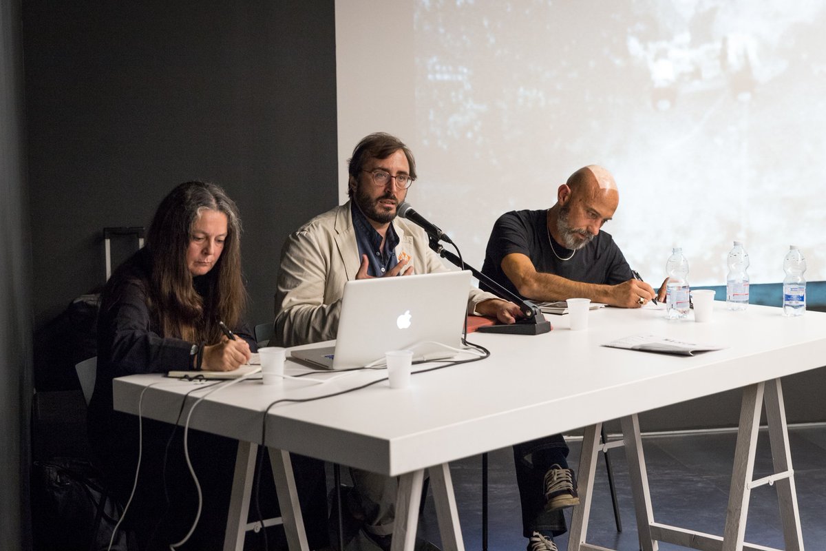 MuseoNovecento's tweet photo. Venerdì abbiamo avuto il piacere di ospitare l'artista padovana #GraziaToderi, attualmente in mostra alla Galleria Poggiali con #MakingTime, che ci ha raccontato la propria Arte e la propria sensibilità creativa. A Firenze fino al 15 dicembre --> https://t.co/rwXlrlbMyj #mostre https://t.co/VjwfE5S7Of