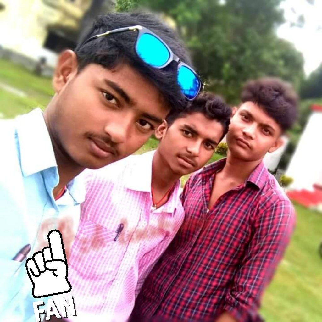 SurajSah2002's tweet photo. वो☝️#_School 🏫के
#_दिन 🌅भी क्या दिन थे.......
जब☝️_ लड़कियों🧕🧕 के तीन3️⃣ही
_नाम हुआ करते थे......
_तेरी Wąłî👭
_मेरी Wąłî 👫
_भाई ये #_हाथ नहीं आने WäĽï🤗🤗 https://t.co/0OEiupJsrd