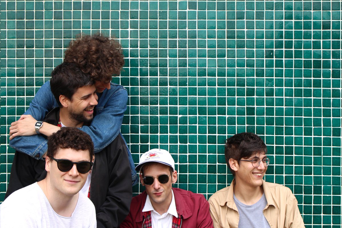 CRAB HOUSE 🦀🏠 No os perdáis el programa de #CapitánDemo de hoy, estrenan el segundo adelanto de nuestro próximo LP. ¡A las 20h puntuales en <a href="/radio3_rne/">Radio 3</a>! Y mañana disponible en todas las plataformas digitales 💝 Foto de Cristina Ronquillo.