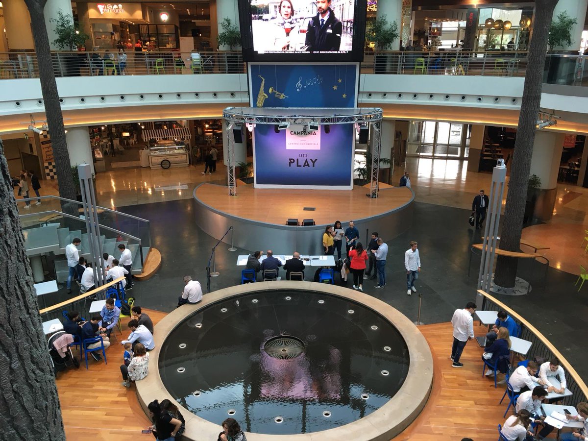 StudentsLabIta's tweet photo. In diretta dal Centro Commerciale Campania per la competizione locale Students Lab Caserta
Gli amministratori delegati sono alle prese con l'elevator pitch... In bocca al lupo ragazzi!
#competizione #studentslab #caserta #staytuned #1ottobre https://t.co/bDKp5C6YGJ
