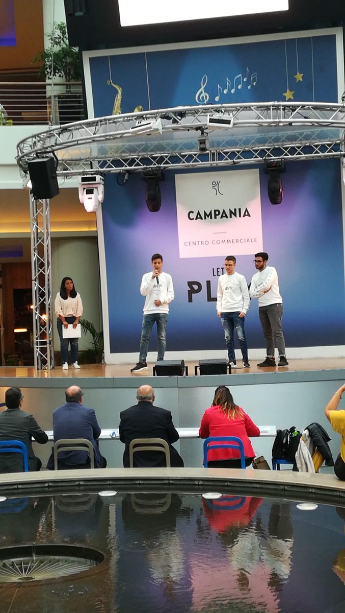 StudentsLabIta's tweet photo. In diretta dal Centro Commerciale Campania per la competizione locale Students Lab Caserta
Gli amministratori delegati sono alle prese con l'elevator pitch... In bocca al lupo ragazzi!
#competizione #studentslab #caserta #staytuned #1ottobre https://t.co/bDKp5C6YGJ