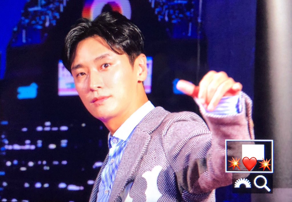 redclassic_0516's tweet photo. 181001 오픈 쇼케이스 preview
#주지훈 https://t.co/VVVHTKG2yt