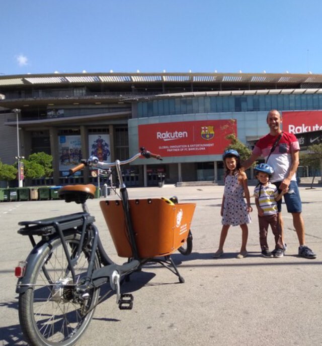 HappyCargobike's tweet photo. Una familia más feliz paseándose por Barcelona con nuestra bicicleta de carga. #Barcelona #bicicletadecarga #cargobike #bicicargo #familias #familybike https://t.co/Yu6QGXgh1w