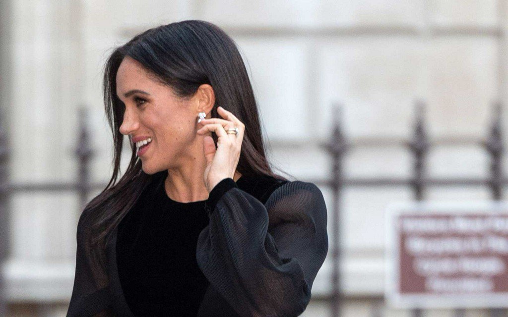TravelLeisure's tweet photo. Meghan Markle’s trick for avoiding germs on a flight is kind of genius https://t.co/00F9jZ221W https://t.co/wloSQ833Df