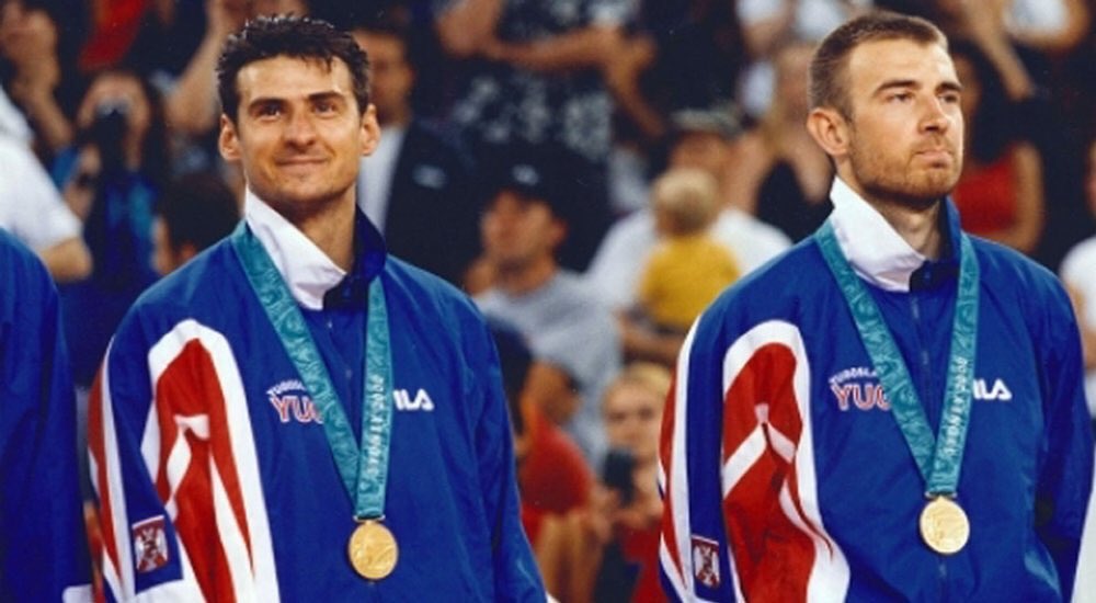 Robertdreco's tweet photo. Na današnji dan 2000. - Odbojkaška reprezentacija Jugoslavije osvojila zlatnu medalju na Olimpijskim igrama u Sidneju. https://t.co/QEZNkXNOyw