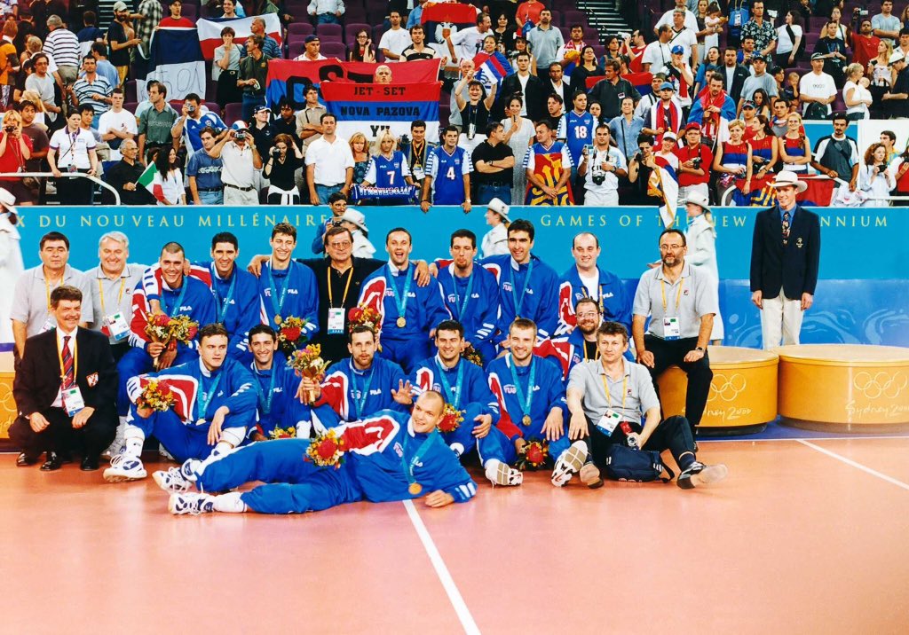 Robertdreco's tweet photo. Na današnji dan 2000. - Odbojkaška reprezentacija Jugoslavije osvojila zlatnu medalju na Olimpijskim igrama u Sidneju. https://t.co/QEZNkXNOyw
