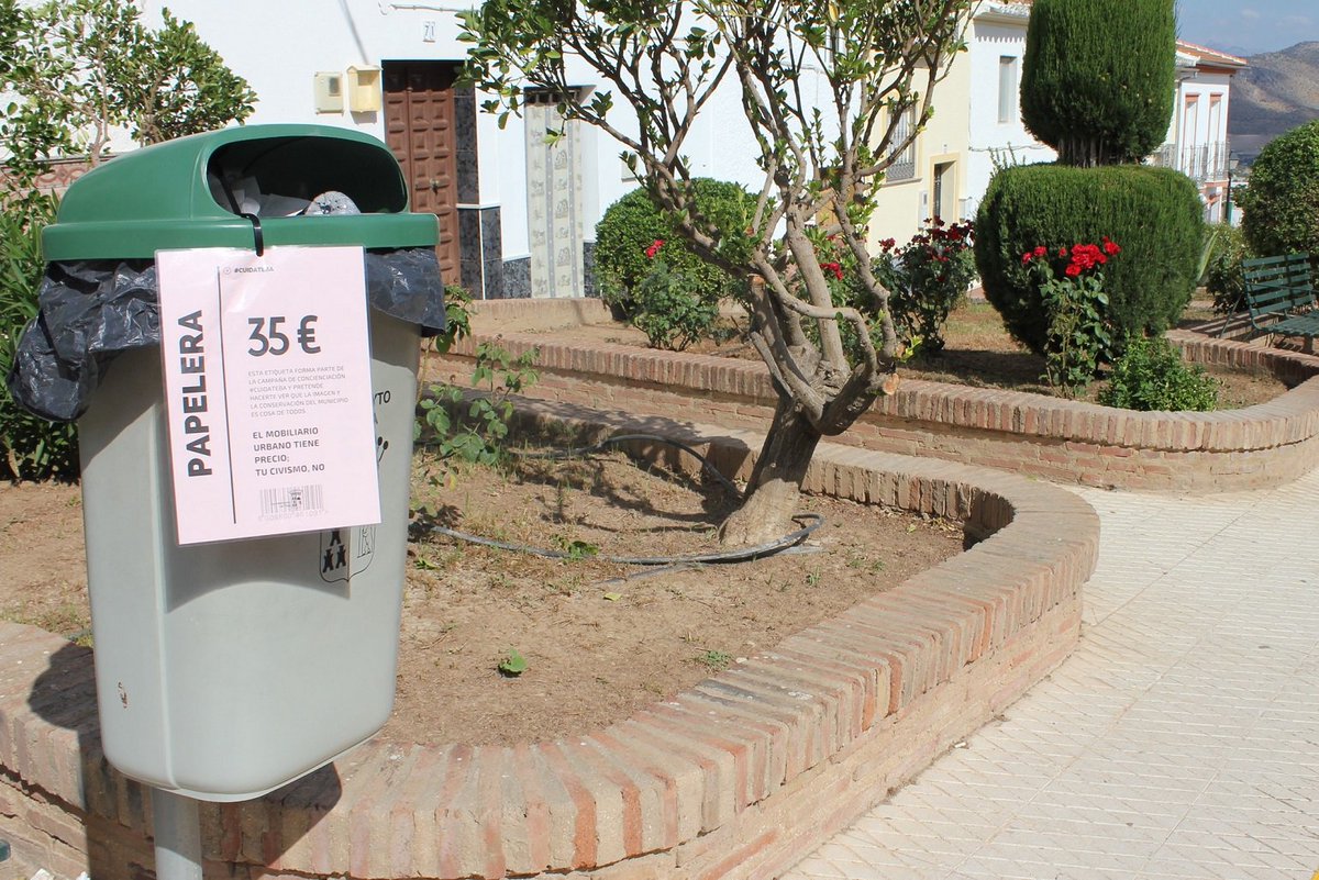 Clave_Economica's tweet photo. Teba pone precio a su mobiliario urbano para concienciar sobre su cuidado y mantenimiento con la campaña #CuidaTeba https://t.co/USFDjIgwRf https://t.co/SWy0VEXynm
