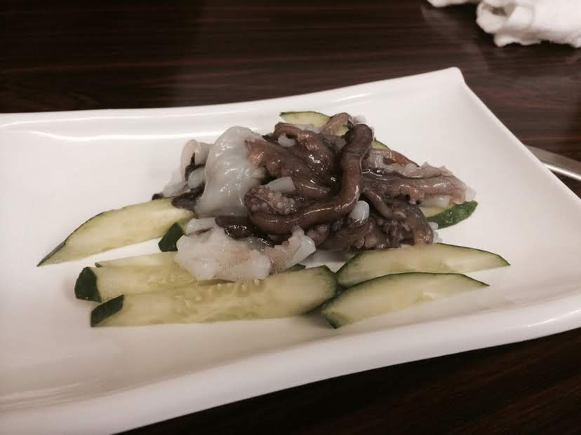 Tompo_Eats's tweet photo. 韓国家オモニ
＠奈良・新ノ口駅

オモニは本場・韓国の味が味わえるお店。
生タコの踊り食いが味わえます🐙

オモニも美人なオモニが出迎えてくれます✨
鍋は、辛さの調節も出来るので、オモニに気軽にご相談を🙆

#トンポイーツ https://t.co/mEtgtX3e2i