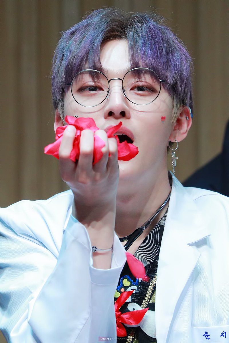 producer_gom's tweet photo. RT) 윤지성 피포페인팅 공동구매 💜

입금 기간 | 10월 1일 ~ 10월 7일
(업체 개별 배송이고 총대 이익 없습니다.) 

사진은 너무 감사하게도 @ReflectJ_91 님 께서 제공해주셨습니다. 😭😭💜

자세한 내용은 폼을 참고해주세요 :)
📌https://t.co/JPYIEN4Twk https://t.co/OnkwAyTW1Z