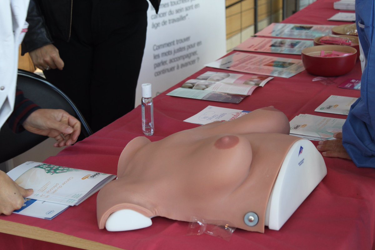 HParisStJoseph's tweet photo. 🎀 #OctobreRose 🎀 
Quelles sont les techniques de #dépistage du #cancer du #sein ? Comment bien réaliser l'#autopalpation #mammaire ? Toute la journée, le @GHPSJ vous invite à échanger avec nous et nos partenaires. https://t.co/VpI0Ot7d7b