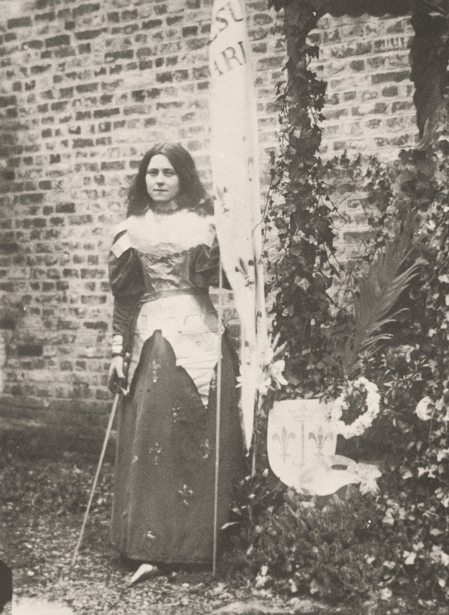 frmattfish's tweet photo. She never departed from the Paschal Mystery: "To dedicate oneself as a Victim of Love is not to be dedicated to sweetness and consolations; it is to offer oneself to all that is painful and bitter, because Love lives only by sacrifice." -- Saint Thérèse of Lisieux https://t.co/KKwobcbHSc