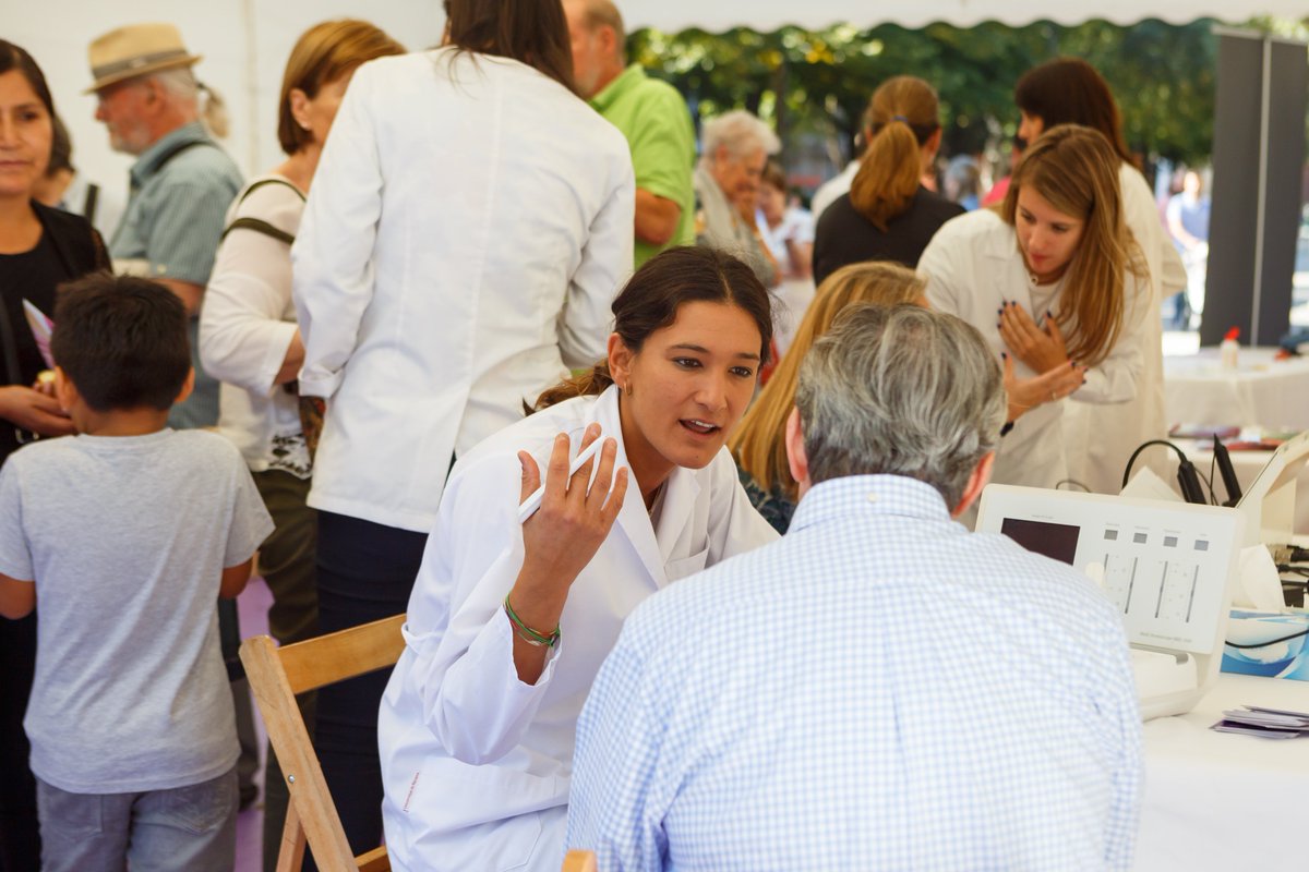 COF_Navarra's tweet photo. ¡Gracias a los cientos de navarros que se acercaron a nuestra carpa, con motivo de #DMF2018, para participar en alguna de nuestras actividades y conocer de primera mano la labor del farmacéutico al servicio del ciudadano!👏👏👏👏 https://t.co/RQ5lgFG57V