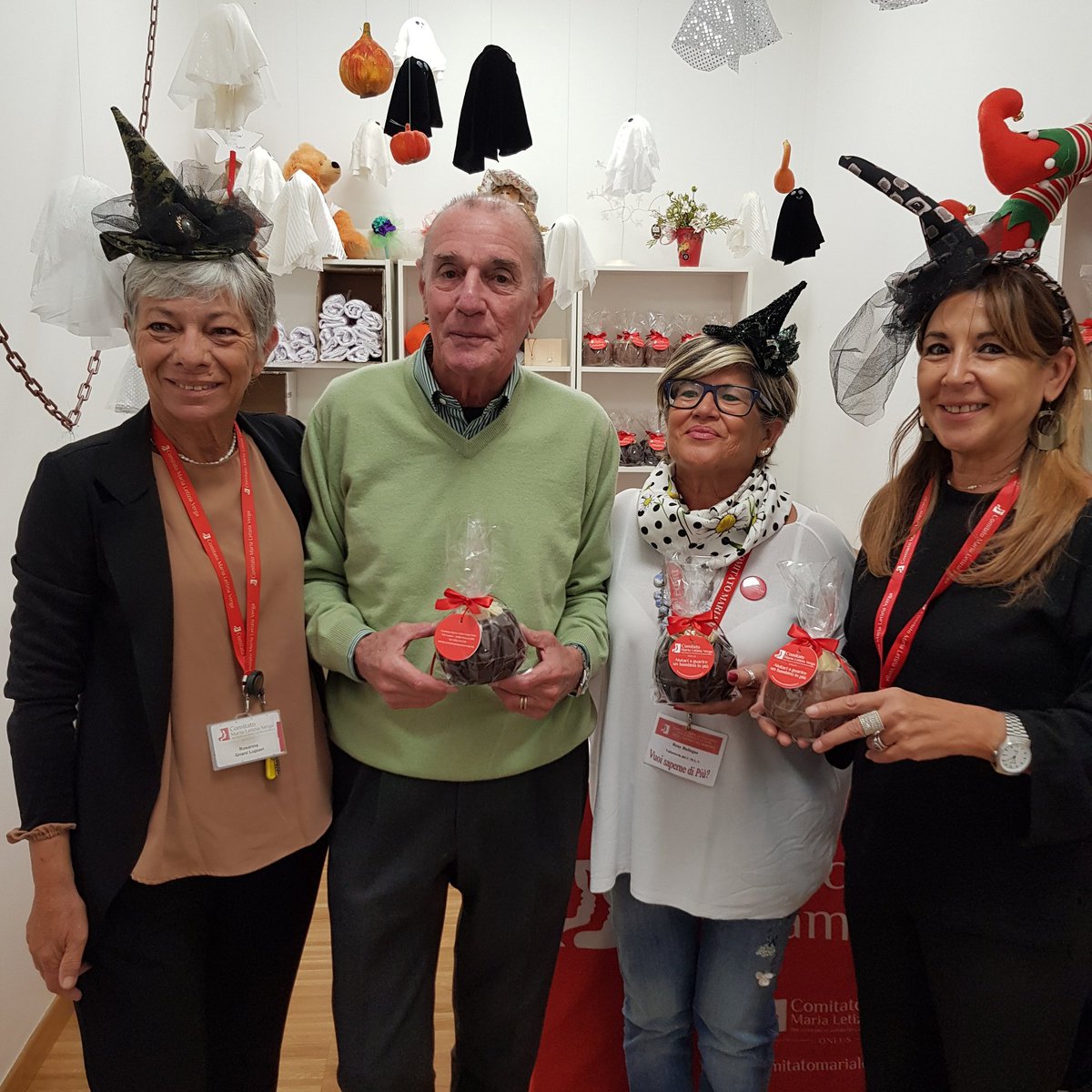 ComitatoVerga's tweet image. Apre oggi al #CentroMariaLetiziaVerga il nostro negozietto di #Halloween🎃 Vi aspettiamo per scoprire anche quest'anno il nostro cioccolato mostruosamente buono!!!

#insieme #perguarireunbambinoinpiu #leucemiainfantile #raccoltapubblicadifondi #halloween2018