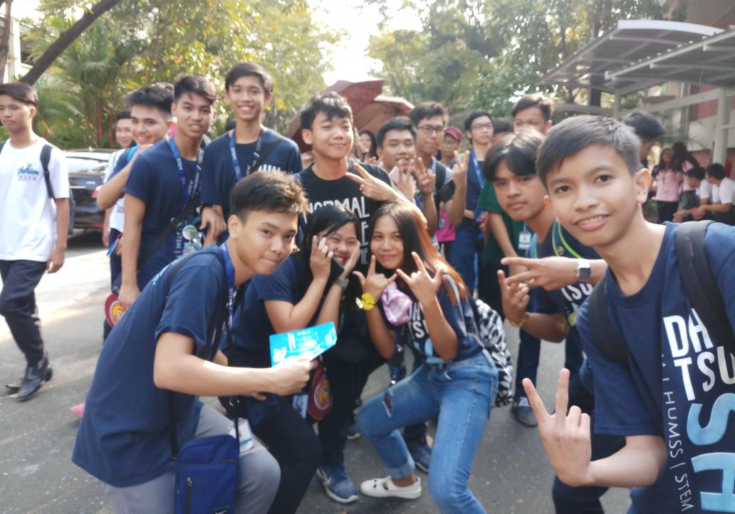 everandeverrome's tweet photo. reason bakit nagkaka-traffic plus malaking gap sa parade 😂💯 intramurals 2018 ❣ #11SA https://t.co/bzQzQmfI2D