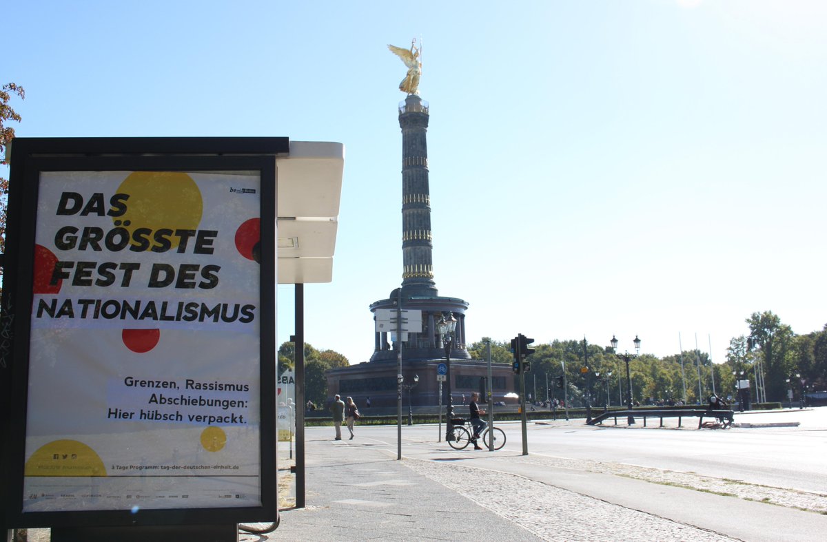 maquiblog's tweet photo. Mit spektakulären #Adbustings macht die Gruppe „Kein Deutschland“  auf  die hässlichen Seiten des deutschen Nationalismus aufmerksam. Am  Brandenburger Tor, vor dem Kanzler*innenamt, am Hauptbahnhof  und rund  um den Reichtag.
https://t.co/yIeMk4grxK

#nurmiteuch #TDE2018  #1heit https://t.co/e0DIL5oNlJ