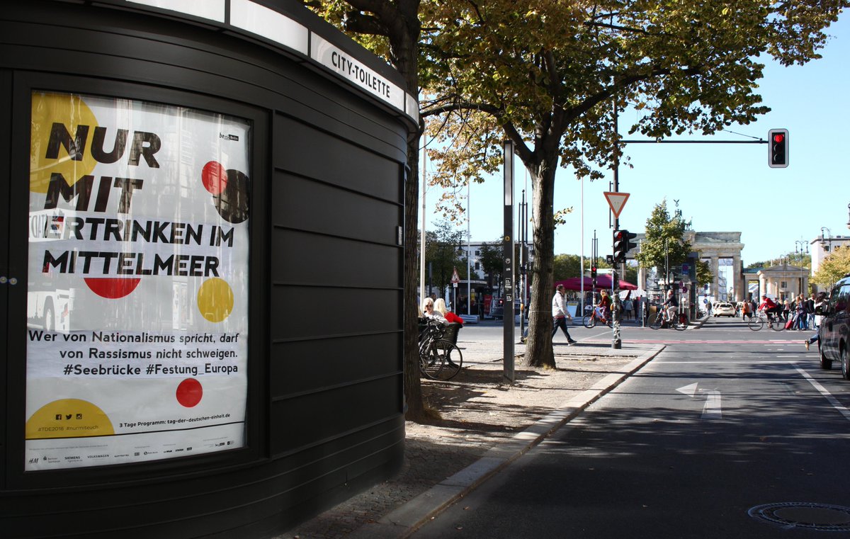 maquiblog's tweet photo. #Adbusting gegen Nationalismus und Einheitsfeier in Mitte.
https://t.co/yIeMk4grxK

Und Übermorgen macht @antifanordost ne Demo und fett Konzert gegen Deutschland:
https://t.co/swtEnhh9tX

#nurmiteuch #TDE2018  #1heit #b0310 https://t.co/8QXlGP0T91