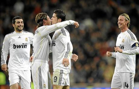 jingpul's tweet photo. Cristiano Ronaldo and Guti in Real Madrid.
#cristiano #cristianoronaldo #ronaldo #cr7 #football #friend #real #realmadrid #realmadridfc #realfc #guti https://t.co/nINKgwBe6E
